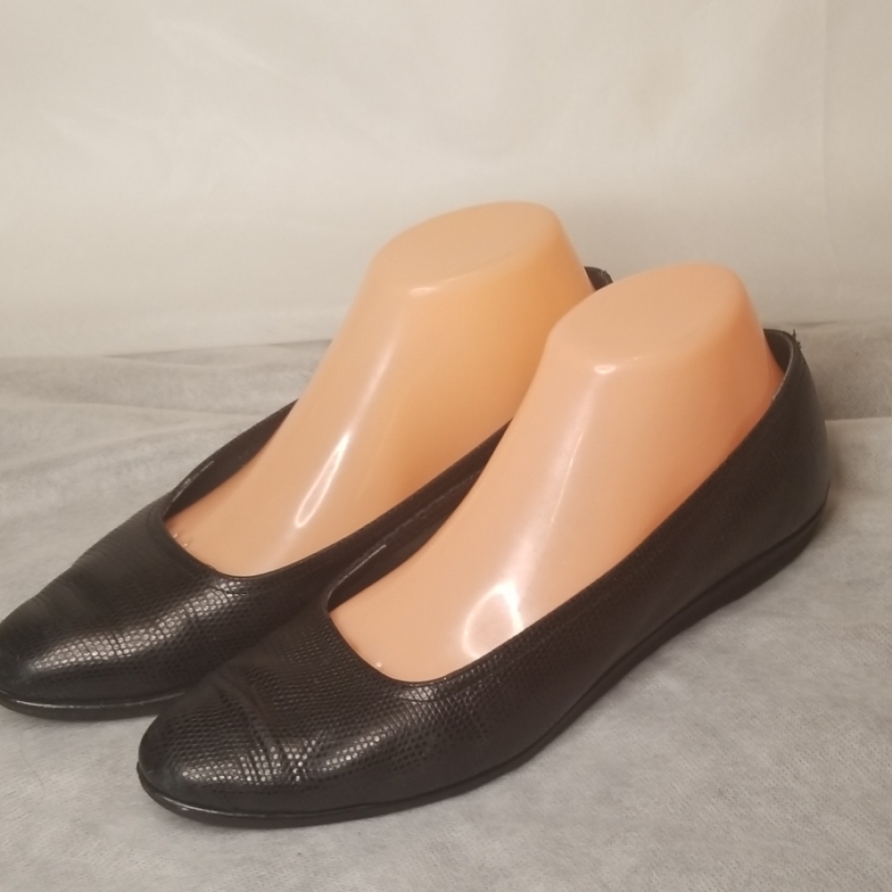 SALVATORE FERRAGAMO BLACK SNAKE PRINT FLATS SZ 8M